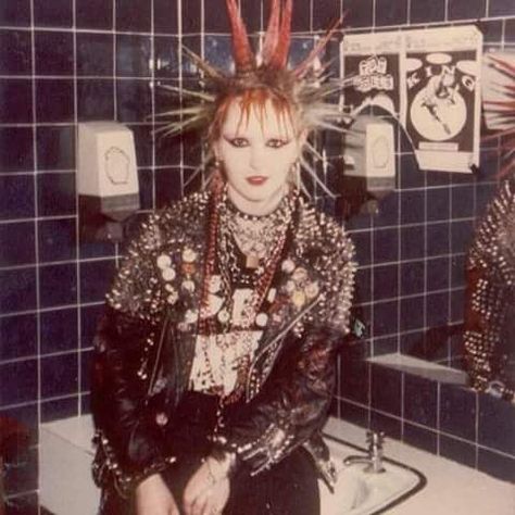 80s Punk Fashion, Punks 70s, Garage Punk, 90s Punk, 70s Punk, 80s Punk, Punk Culture, Punk Women, Crust Punk