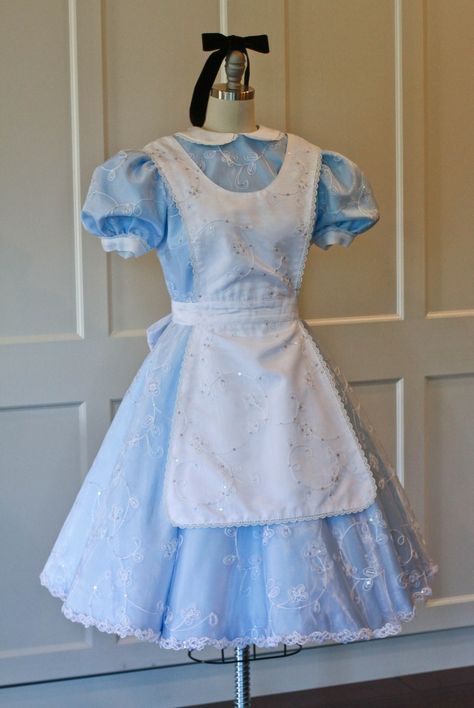 Disney Park’s Dress Replica – Alice In Wonderland Costume with Extra Embellishment – Bella Maes Sewing Corner Alice Disney, Alice In Wonderland Outfit, Alice Costume, Alice Cosplay, Alice Dress, Alice In Wonderland Dress, Wonderland Dress, Alice In Wonderland Costume, Fantasia Disney