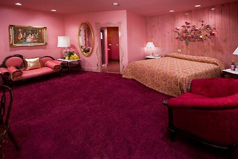 80s Hotel Room, Pink Red Room, Love Hotel Room, Pink Hotel Room, Cute Hotel Room, Madonna Inn Rooms, Old Hollywood Glamour Bedroom, Themed Hotel Rooms, 80s Interior Design