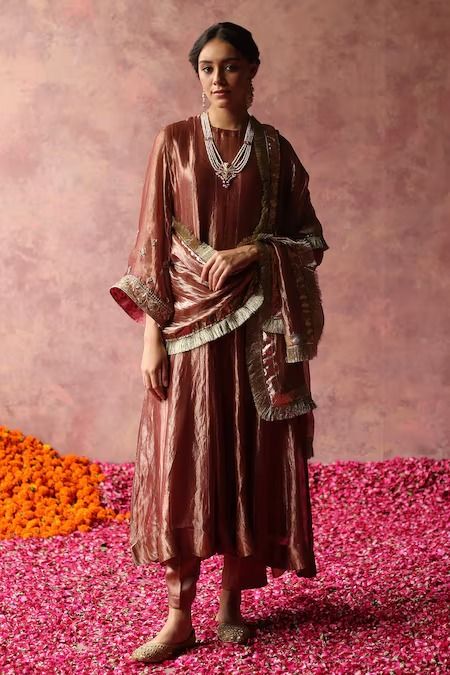 Buy Rose Gold Dupatta Organza Embroidered Zaahra Bell Sleeve Kurta Set For Women by Begum Online at Aza Fashions. Organza Kurta, Satin Pant, Kurta Set For Women, A Line Kurta, Satin Pants, Organza Dupatta, Satin Color, Embroidery Suits, Lace Border