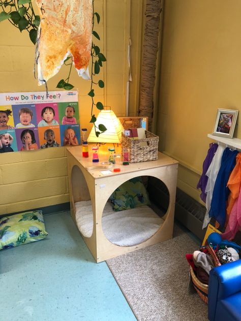 Preschool Classroom Cozy Corner Ideas, Quiet Area Preschool, Cozy Cube Ideas Preschool, Quiet Area Preschool Cozy Corner, Classroom Quiet Corner, Cozy Area Ideas Preschool, Cozy Corner Ideas For Preschool, Cozy Corner Preschool, Class Layout