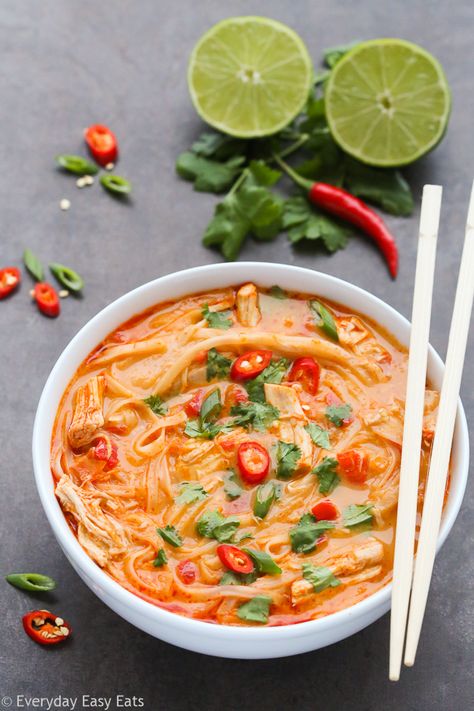 Thai Spicy Chicken, Spicy Chicken Noodle Soup, Easy Winter Soup Recipes, Easy Winter Soups, Spicy Asian Noodles, Thai Soup Recipes, Spicy Soup Recipes, Spicy Chicken Noodles, Thai Chicken Noodles