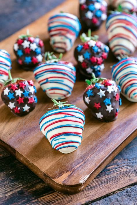 Chocolate Covered Strawberries Dessert, 4th July Food, Fourth Of July Party, Patriotic Food, Patriotic Desserts, 4th Of July Cake, 4th Of July Desserts, Fourth Of July Food, Fourth Of July Decor