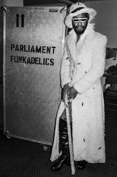 George Clinton Look Disco, Parliament Funkadelic, Lynn Goldsmith, Bootsy Collins, Funk Bands, George Clinton, Funk Music, Old School Music, Soul Singers