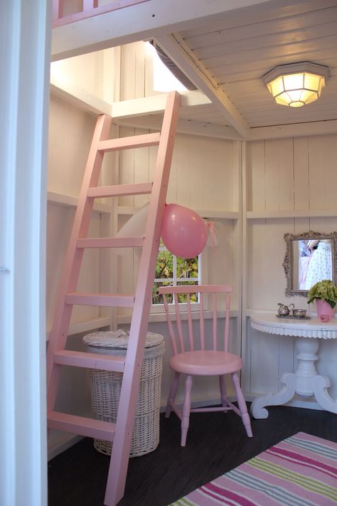 Inredning Muminhus Inside Kids Playhouse, Playhouse Interior, Playhouse Decor, Diy Playhouse, Backyard Playhouse, Build A Playhouse, Wendy House, Cubby Houses, Kids Playhouse