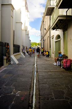 Pirate's Alley | Experience New Orleans! Jackson Square, New Orleans Homes, The French Quarter, Iron Fence, Gallery Design, London Street, French Quarter, Hotel Restaurant, Places To See