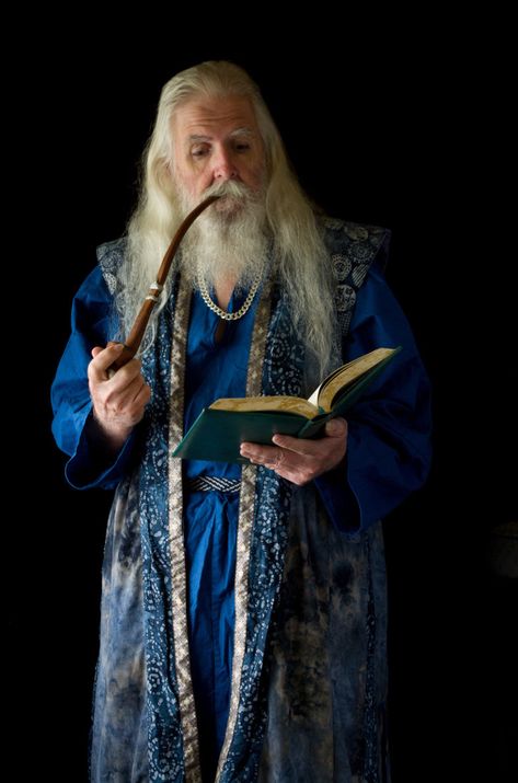 Wizard Robes, Wizard Costume, Fantasy Wizard, Celebrity Tattoos, Fantasy Costumes, Medieval Fantasy, Cosplay Outfits, Old Man, Tolkien