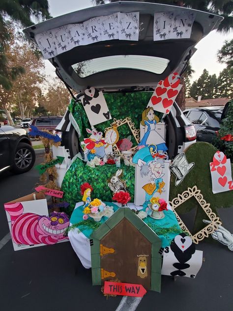 Diy Alice In Wonderland Trunk Or Treat, Alice In Wonderland Trunk Or Treat Ideas, Alice In Wonderland Trunk Or Treat, Wonderland Trunk Or Treat, Halloween Golf, Trunker Treat Ideas, Wonderland Halloween, Trunk Ideas, Wonderland Decorations