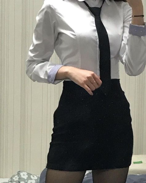 Woman In Suit, Black White Outfit, Outfit Korean, Tomboy Style Outfits, Simple Trendy Outfits, Tomboy Fashion, Character Outfits, Aesthetic Outfits, Cute Fashion