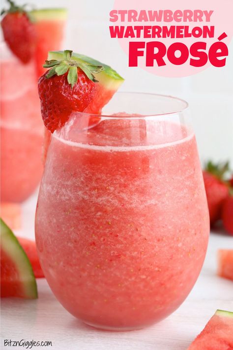 Wine Smoothie Recipe, Rose Slushie Recipe, Sangria Slushie Recipe, Frozé Recipe, Frose Recipe Easy, Cocktail Slushies, Sangria Slushies, Rosé Cocktails, Wine Slushie Recipe