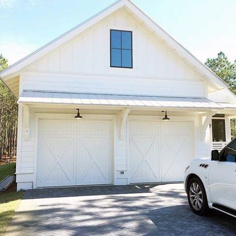 Top 60 Best Detached Garage Ideas - Extra Storage Designs Detached Garage Interior, Barn Door Garage, Detached Garage Designs, Adu Ideas, Awning Ideas, Carriage Style Garage Doors, Carriage Garage Doors, Plan Garage, Coastal Exterior