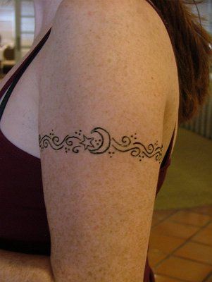 Henna Moon, Arm Cuff Tattoo, Around Arm Tattoo, Cute Henna Tattoos, Cuff Tattoo, Chain Tattoo, Bracelet Tattoo, Armband Tattoos, Moon Tattoos