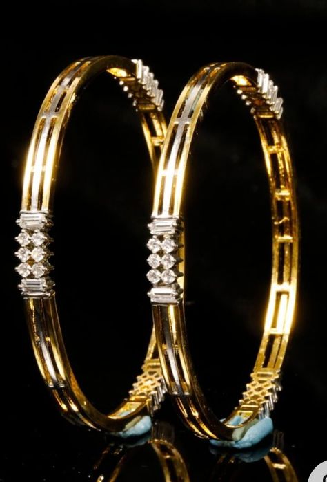 Daimond Bangel Design Simple, Dimond Bengal, Diamond Bangles Designer Latest, Jewellery Designing, Simple Gold Bangle, Gold Jewellery India, Plain Gold Bangles, Bengali Saree, Jewelry Necklace Simple