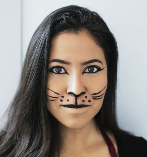 Simple easy cat Halloween makeup look #halloweenmakeup #stepbystep #beauty #tiger #lion #cat #animal Lion Face Makeup Halloween, Cat Make Up For Halloween Simple, Adult Cat Face Paint, Easy Lion Face Paint, Tiger Diy Costume, Cat Face Paintings, Simple Lion Face Paint, Kitty Makeup For Kids, Tiger Makeup Women Easy