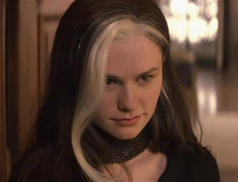 I really want to dye my hair like Rogue in X-Men. I'd actually wanted to do it before I knew who she was but now even more. Rogue Hair, 90s Grunge Hair, Anna Paquin, The Volunteers, Hair Color Streaks, Hair Streaks, Hair Color Purple, Short Hair Color, Dye My Hair