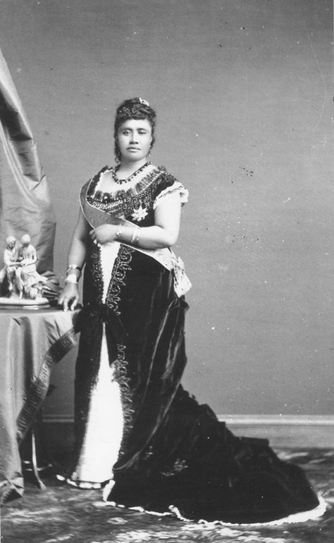 14 extraordinary women in Hawaii history everyone should know | Hawaii Magazine Hawaii History, Queen Of Hawaii, Hawaiian Monarchy, Merrie Monarch Festival, Hawaii Magazine, Hawaiian History, Hawaii Vintage, University Of Hawaii, Hawaiian Culture