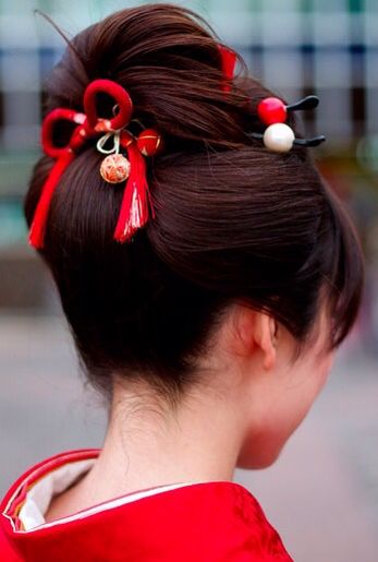 Kanzashi Hairstyle, Japanese Hairstyles, Hair Aesthetics, Kimono Art, Japanese Hairstyle, Updo Hairstyles, Indigenous Culture, Japanese Outfits, Kimonos