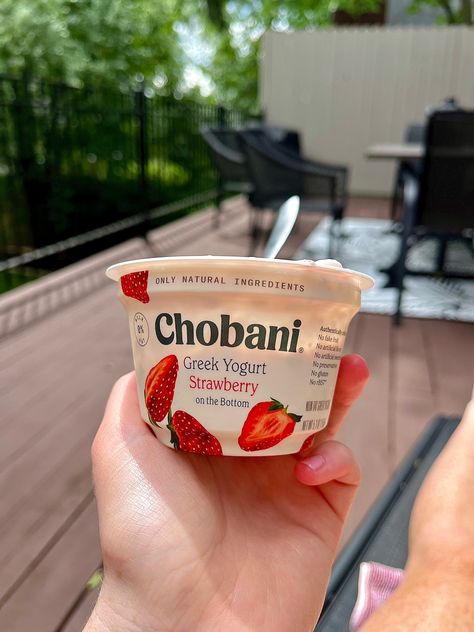 Cookie Dough Yogurt, Chobani Yogurt, Berry Yogurt, Vanilla Greek Yogurt, Lunch Recipes Healthy, Aesthetic Inspiration, Cookie Dough Cafe, Healthy Snacks Recipes, Pretty Food