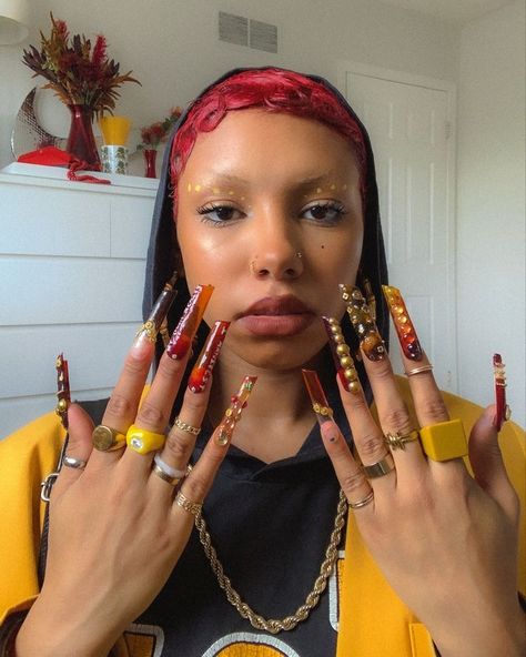 Jelly Fall Nails, Red Eyebrows Black Women, Bleached Eyebrows Black Women, Maximalist Jewelry Aesthetic, Indie Nail Designs, Eyebrows Black Women, Red Nails Black Women, Short Maximalist Nails, Red And Yellow Nails