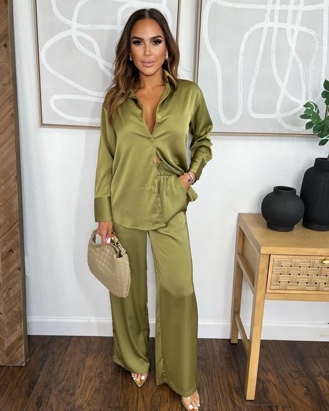 Commanding the boardroom in olive green satin ✨ Work hard, slay harder! 💼 • • • #BossBabe #OfficeChic #SatinStyle #WorkFashion #GirlBoss #PowerSuit #ProfessionalStyle #BossVibes #CorporateCouture #FashionForward #StylishWorkwear #OliveGreen #SatinPants #WorkMode #OOTD #CareerGoals #ConfidenceIsKey #WomenInBusiness #EmpoweredWomen #BossLady #ChicWorkwear #Fashionista #InspiredByFashion #OfficeAttire #SlayAtWork #InstaFashion #FashionInspiration #WorkWardrobe #ElevatedStyle Olive Green Outfits, Olive Green Outfit, Stylish Business Casual, Workwear Chic, Green Outfits, Olive Pants, Interview Outfit, Green Outfit, Professional Fashion