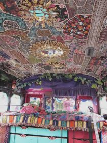 Mundo Hippie, Caravan Interior, Games Design, Hippie Van, Deco Boheme, The Ceiling, Bohemian Home, My New Room, Perfume Bottle