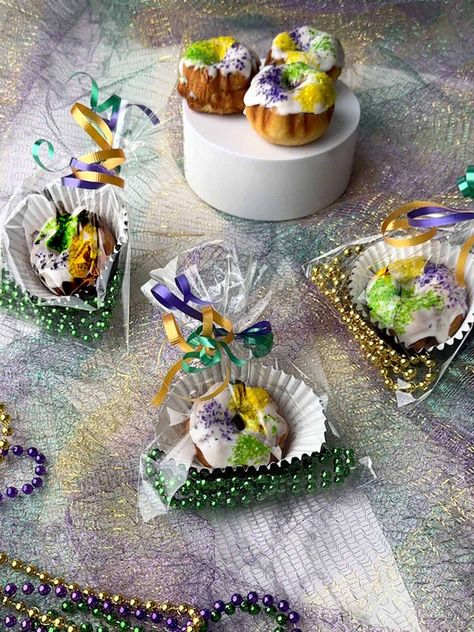 Mini King Cakes, King Cake Bites, King Cakes, Mardi Gras Food, Super Snacks, Mini Bundt Cakes, Bundt Cake Pan, Cake Bites, Dough Ingredients