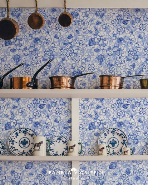 Imagine stepping into your kitchen every morning and being greeted by wallpaper that feels like a warm hug. ☕✨ From vintage-inspired florals to playful geometrics, these designs bring personality and charm to any farmhouse-style kitchen.  Picture them behind your favorite dishes or copper pots—little details that make your space truly yours. 🌿💙  Whether you're dreaming of a full makeover or just a fun refresh, these wallpapers are here to add a cozy vibe to your everyday moments.  Take a l... Wallpaper Ceiling Kitchen, Cottagecore Kitchens, Wallpaper Diy, By Wallpaper, Wallpaper Ceiling, Boho Kids, Copper Pots, Farmhouse Style Kitchen, Everyday Moments