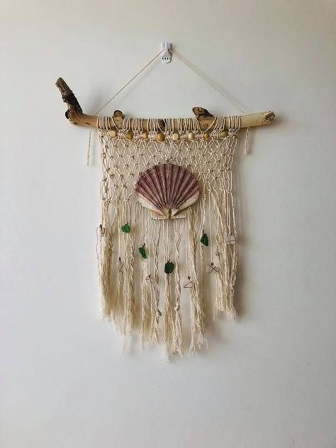 Seashell Macrame, Big Shells, Wire Hanger Crafts, Macrame Furniture, Macrame Dream Catcher, Hanger Crafts, Yarn Wall Art, Macrame Tapestry, Macrame Wall Hanging Patterns