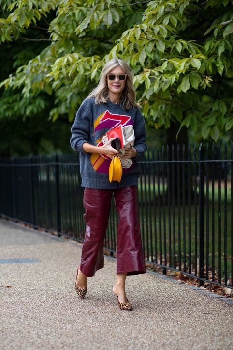 Lfw Street Style, Manrepeller Style, London Fashion Street Style, Spring Fashion Week, Printemps Street Style, Colorful Street Style, Lederhosen Outfit, Red Leather Pants, Stylish Street Style