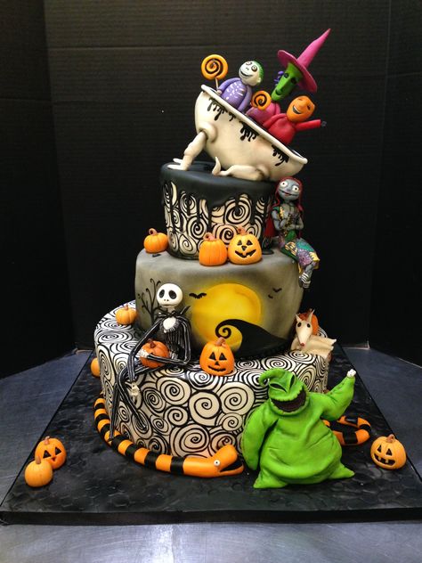 The Nightmare Before Christmas Cake, Festive Cakes, Jack Skellington Cake, Nightmare Before Christmas Cake, Nightmare Before Christmas Wedding, Halloween Birthday Cakes, Nightmare Before Christmas Wallpaper, My Birthday Cake, Halloween Baking