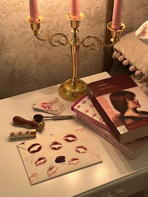 Images Terrifiantes, Lizzie Hearts, Romantic Academia, Cherry Wine, Fotografi Vintage, Dark Feminine Aesthetic, Lana Del Ray, Lily Rose Depp, Vintage Room