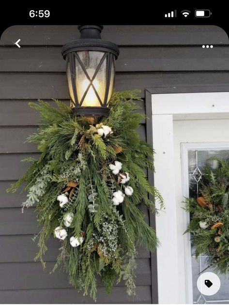 Christmas Planters, Country Christmas Decorations, Christmas Porch Decor, Christmas Greenery, Christmas Swags, Pretty Christmas, Christmas Porch, Christmas Door Decorations, Winter Wreath