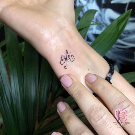 Inicial letra A y Corazón por Risha Tattoo - Tatuajes para Mujeres A Initial Tattoo Letter, Alphabet A Tattoo Designs, Letter A Tattoo Designs Initials, Initial A Tattoo, A Tattoo Letter Initial, Letter A Tattoo Ideas, A Initial Tattoo, Cute Initial Tattoos, A Tattoo Letter