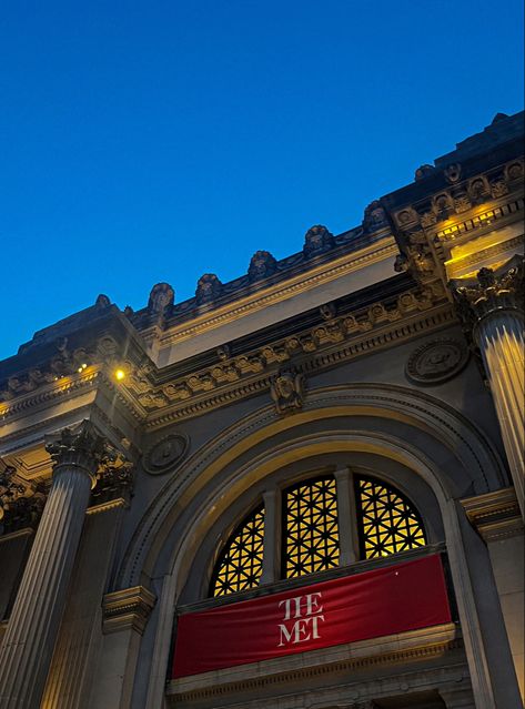 Met Ball Aesthetic, Famous Party Aesthetic, Met Gala Building, Met Gala Vision Board, The Met Aesthetic Museum, The Met Gala Aesthetic, Met Aesthetic Museum, Nyc Museum Aesthetic, Met Gala Aesthetic Party