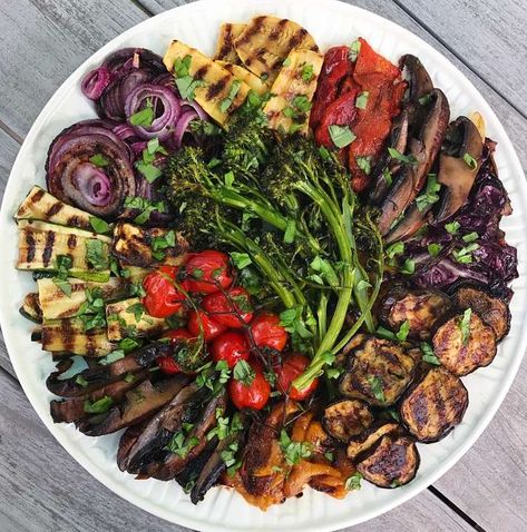 Veggie Lo Mein, Ideas Para La Cena, Veggie Platter, Roasted Broccolini, Vegetable Platter, Appetizer Ideas, Veggie Tray, Grilled Veggies, Party Platters