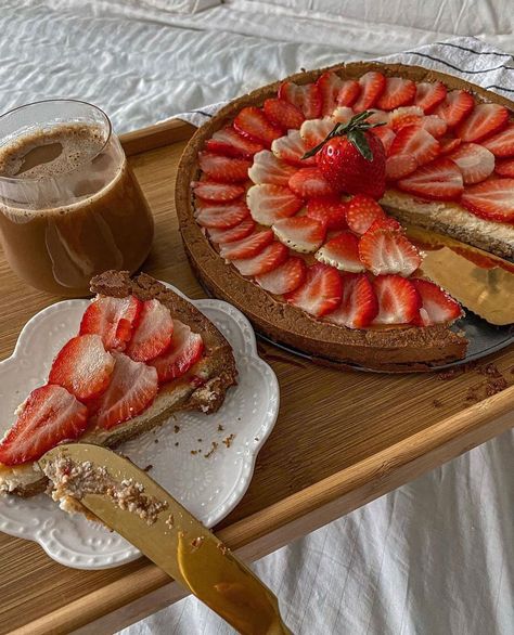 Strawberry Tart, Pretty Dessert, Strawberry Pie, Sweet Food, Food Goals, Sweet Cakes, Pretty Food, Food Cravings, Cute Food