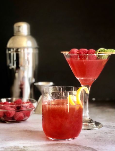 Raspberry Whiskey Sour, Raspberry Simple Syrup Cocktails, Raspberry Sour Cocktail, Raspberry Simple Syrup, Raspberry Martini Recipe, Raspberry Martini, Xmas Drinks, Sour Drink, Simple Syrup Cocktails