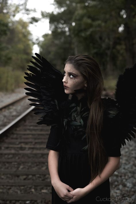 dark angel costume |Dark Angel Makeup | dark angel wings | Dark Angel Costume for Kids and Adults | black angel | black angel costume | black angel Halloween costume | Easy Halloween costume #Halloweencostumes #costumes #spookiecostumes Diy Fallen Angel Costume, Diy Black Angel Wings, Scary Angel Costume, Fallen Angel Costume Diy, Fallen Angel Halloween Costumes, Mythical Costumes, Halloween Engel, Fallen Angel Costume Ideas, Dark Angel Halloween