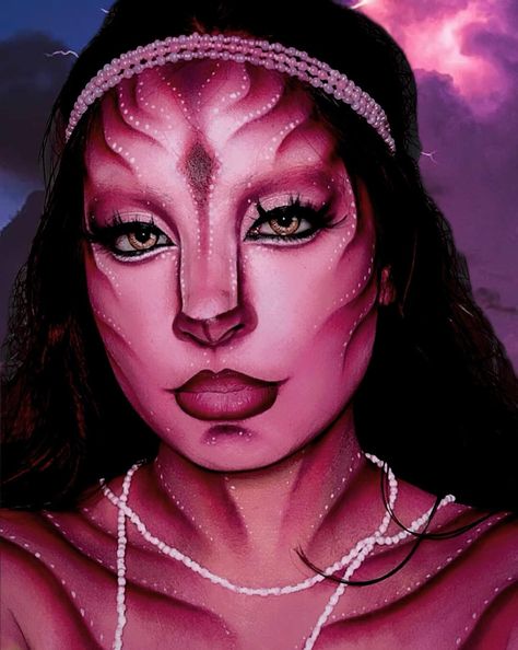 Pink Avatar Makeup, Creative Art Makeup Looks, Full Face Painting Ideas, Illusion Makeup Looks, Halloween Makeup Pink, Avatar Make Up, Face Paint Makeup Looks, Glitch Makeup, Pink Face Makeup