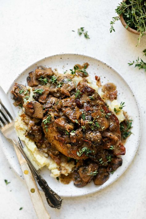 Creamy Pork Marsala with Mushrooms! Pan-fried pork chops & deeply caramelized mushrooms served smothered in a creamy marsala wine sauce. Enjoy it on its own, or pile it atop pasta, polenta, or mashed potatoes for the ultimate comfort food meal! This pork chop marsala delivers the cozy comfort of a home-cooked meal in a totally restaurant-worthy way – & it all comes together in 35 minutes or less! #porkmarsala #porkchoprecipes #italianrecipes #easydinnerideas #dinnerrecipes #comfortfoodrecipes Pork Marsala With Mushrooms, Pork Marsala, Caramelized Mushrooms, Pan Fried Pork Chops, Pork Mushroom, Pork Loin Roast Recipes, Marsala Recipe, Pork Entrees, Bistro Food