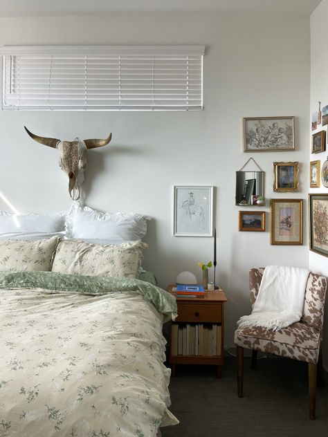 Cowboy Country Coastal Bedroom Ideas, Soft Country Aesthetic Room, Cottage Core Vintage Bedroom, Vintage Boho Western Bedroom, House Interior Western, Vintage Country Aesthetic Home, Urban Cowboy Interior Design, Punchy Western Decor, Cowboy Aesthetic Bedroom