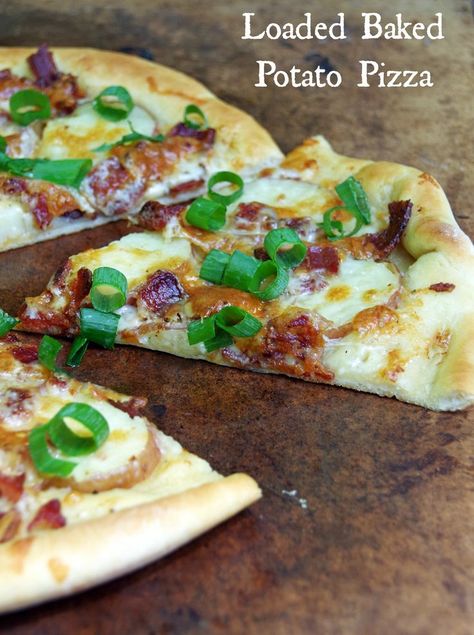 Loaded Baked Potato Pizza Recipe makes pizza night delicious! Baked Potato Pizza Recipe, Baked Potato Pizza, Potato Pizza Recipe, Pizza Lasagna, Pizza Calzone, Team Dinner, Creative Pizza, Potato Pizza, Calzone Pizza