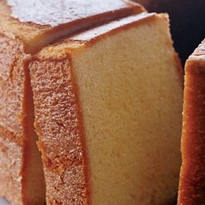 This is the best pound cake we have ever tasted. Its tender appeal is owed in part to cake flour and cream, and in part to beating the batter an extra 5 minutes. Elvis Presley Pound Cake Recipe, Whipping Cream Pound Cake, Casserole Potato, Best Pound Cake Recipe, Pound Cake Recipes Easy, Butter Pound Cake, Rock Cake, Potato Cheese, Cream Cheese Pound Cake