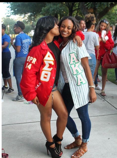 Greek Love, Sorority Pictures, Delta Sigma Theta Gifts, College Inspiration, Alpha Phi Alpha Fraternity, Spelman College, Alpha Fraternity, Delta Girl, Delta Sorority