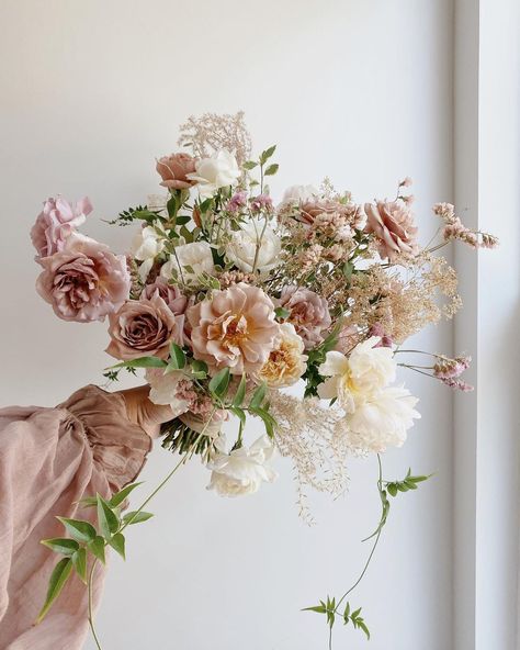 Walnut & Main on Instagram: “Balloon sleeves and fluffy roses!” Wild Wedding Bouquet, Neutral Wedding Flowers, Tiny Garden, Blush Bouquet, Jamie Kay, Winter Wedding Flowers, Wedding Floral Centerpieces, Morning Inspiration, Ideal Wedding