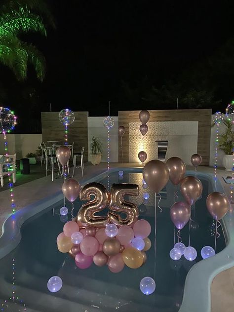 Idee Babyshower, Birthday Goals, 21st Birthday Decorations, Pool Party Decorations, Bday Party Theme, Pool Birthday, Birthday Party Theme Decorations, Birthday Balloon Decorations, Pool Birthday Party