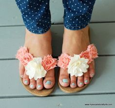 13 DIY Flip Flop Ideas - Six Clever Sisters Flip Flop Craft, Decorating Flip Flops, Diy Sandals, Crochet Placemats, Diy Vetement, Floral Sandals, Diy Stuff, Dollar Store Crafts, Diy Shoes