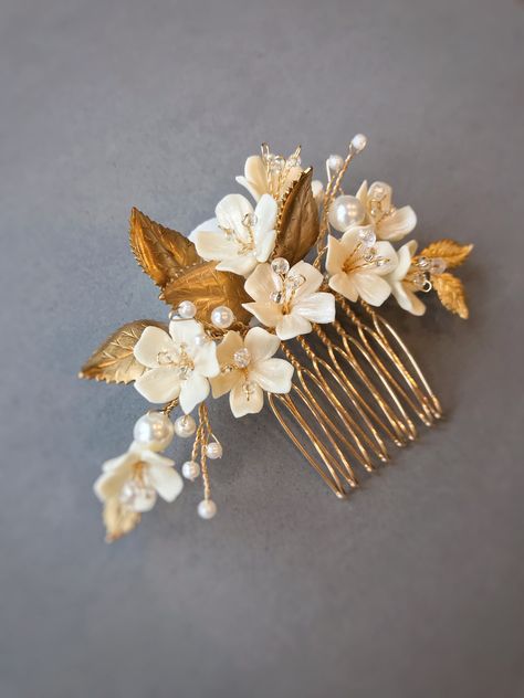 Excited to share the latest addition to my #etsy shop: Clay flowers bridal hair comb Gold wedding hair piece Simple side headpiece Size-3.5inc(9cm) https://etsy.me/3gZelyb #gold #wedding #white #classic #weddinghairpiece #simplebridalcomb #smallveilcomb #bridalhairpiec Flowers Bridal Hair, Small Veil, Gold Wedding Hair Piece, Gold Hair Accessories Wedding, Elegant Wedding Themes, Gold Bridal Hair Comb, Nigerian Recipes, Boho Headpiece, Brunette Makeup