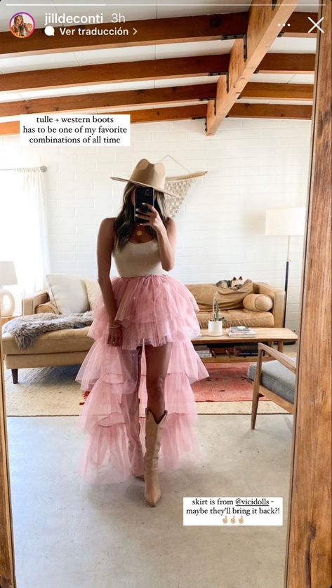 Tulle And Cowboy Boots, High Low Skirt With Boots, Tulle Dress With Cowboy Boots, Tulle Skirt And Cowboy Boots, Tulle Skirt Festival Outfit, Tulle Festival Outfit, Western Tulle Skirt Outfit, Tulle Draped Dress, Tule Skirt Outfits