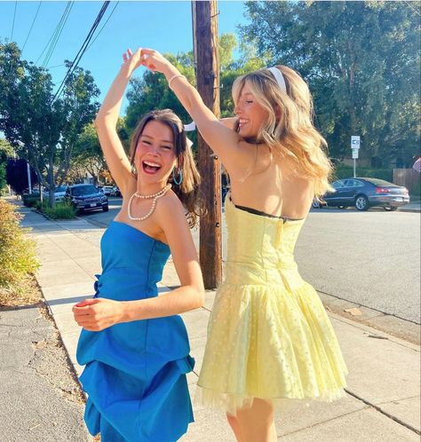 Tacky Prom, Edm Ideas, 80s Prom, Prom Inspo, Prom Date, Tri Delta, Party Inspo, 80s Party, Random Pictures